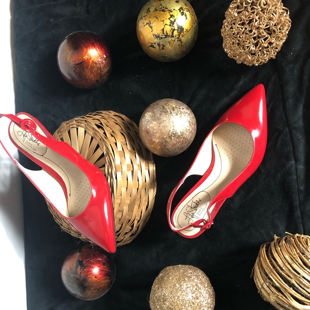 *New- Life stride Red Classic Pump